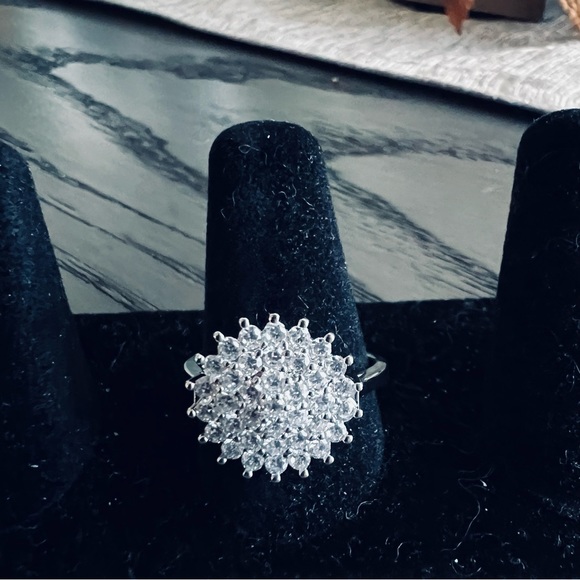 Stunning Lotus Seed Shaped Zirconia Flowered 925 Silver Plated Ring Size 10 - Picture 3 of 9